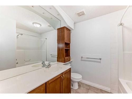 4205-24 Hemlock Crescent Sw, Calgary, AB - Indoor Photo Showing Bathroom