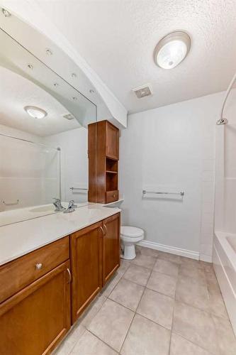 4205-24 Hemlock Crescent Sw, Calgary, AB - Indoor Photo Showing Bathroom