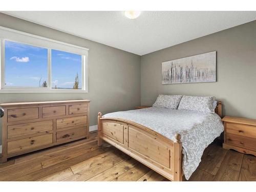 209 Hidden Creek Road Nw, Calgary, AB - Indoor Photo Showing Bedroom