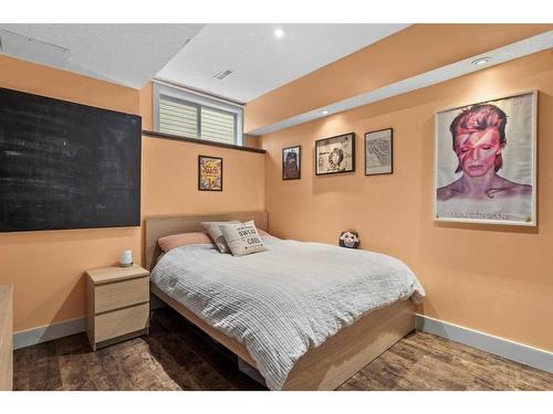 209 Hidden Creek Road Nw, Calgary, AB - Indoor Photo Showing Bedroom