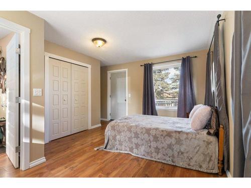 302 Royal Avenue Nw, Diamond Valley, AB - Indoor Photo Showing Bedroom