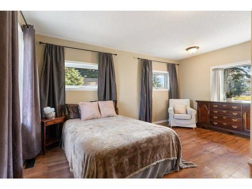 302 Royal Avenue Nw, Diamond Valley, AB - Indoor Photo Showing Bedroom