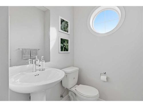 416 Nolan Hill Boulevard Nw, Calgary, AB - Indoor Photo Showing Bathroom