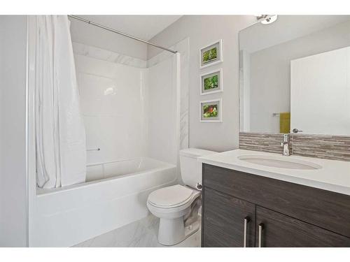 416 Nolan Hill Boulevard Nw, Calgary, AB - Indoor Photo Showing Bathroom