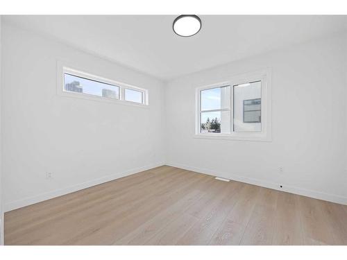 3398 8 Avenue Sw, Calgary, AB - Indoor Photo Showing Other Room