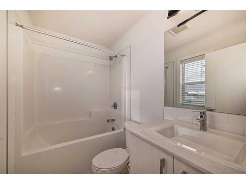 424-669 Savanna Boulevard Ne, Calgary, AB - Indoor Photo Showing Bathroom