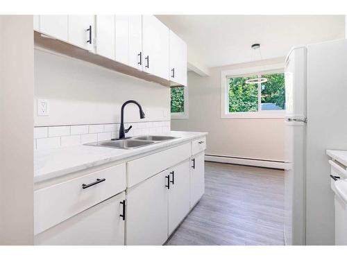 5617 60 Avenue, Red Deer, AB - Indoor Photo Showing Kitchen With Double Sink