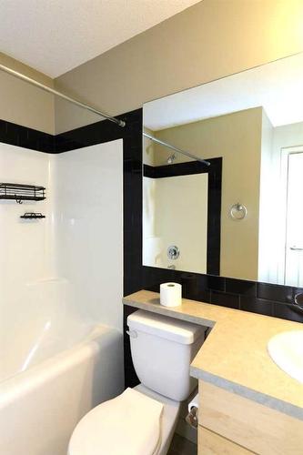 1410-5605 Henwood Street Sw, Calgary, AB - Indoor Photo Showing Bathroom