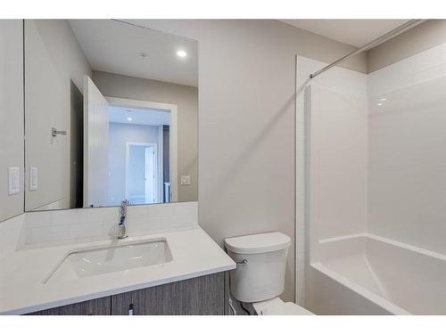 1120-395 Skyview Parkway Ne, Calgary, AB - Indoor Photo Showing Bathroom