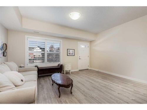 1204-1225 Kings Heights Way Se, Airdrie, AB - Indoor Photo Showing Living Room