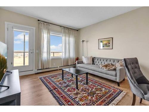 309-214 Sherwood Square Nw, Calgary, AB - Indoor Photo Showing Living Room