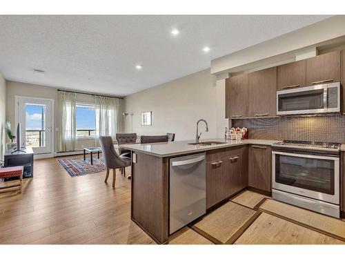 309-214 Sherwood Square Nw, Calgary, AB - Indoor Photo Showing Kitchen With Stainless Steel Kitchen