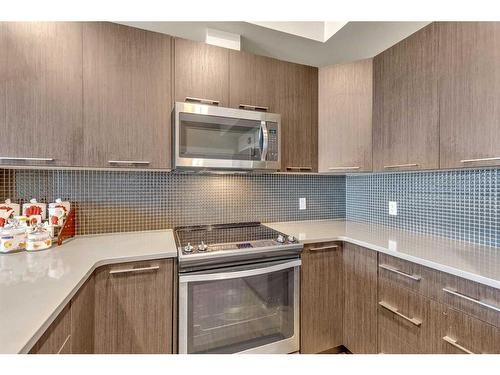 309-214 Sherwood Square Nw, Calgary, AB - Indoor Photo Showing Kitchen