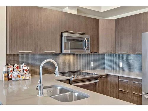 309-214 Sherwood Square Nw, Calgary, AB - Indoor Photo Showing Kitchen With Double Sink With Upgraded Kitchen