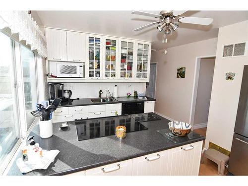 174068 Rr 214, Rural Vulcan County, AB - Indoor Photo Showing Kitchen With Double Sink