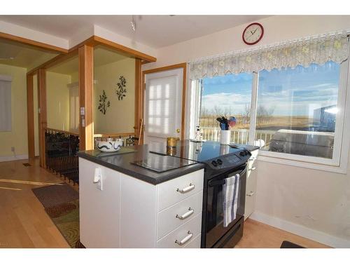 174068 Rr 214, Rural Vulcan County, AB - Indoor Photo Showing Kitchen