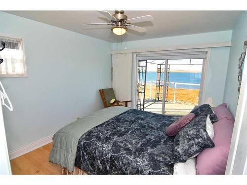 174068 Rr 214, Rural Vulcan County, AB - Indoor Photo Showing Bedroom