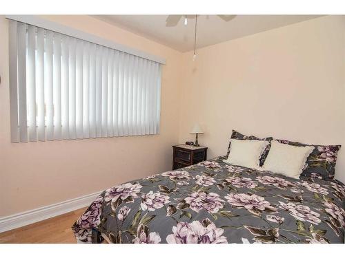 174068 Rr 214, Rural Vulcan County, AB - Indoor Photo Showing Bedroom