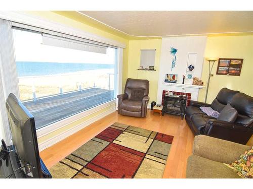 174068 Rr 214, Rural Vulcan County, AB - Indoor Photo Showing Living Room With Fireplace