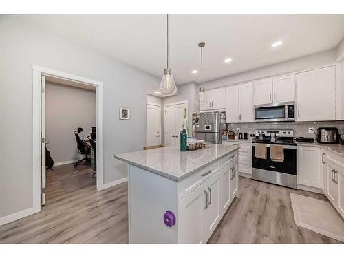 109-150 Shawnee Square Sw, Calgary, AB - Indoor Photo Showing Kitchen With Stainless Steel Kitchen With Upgraded Kitchen