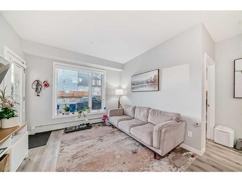 109-150 Shawnee Square Sw, Calgary, AB - Indoor Photo Showing Living Room