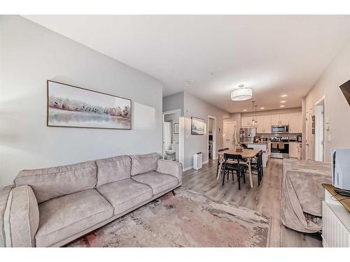 109-150 Shawnee Square Sw, Calgary, AB - Indoor Photo Showing Living Room