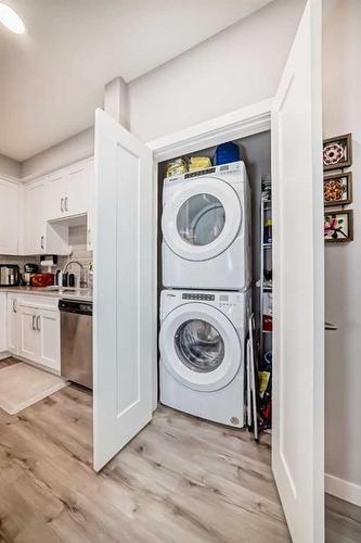 109-150 Shawnee Square Sw, Calgary, AB - Indoor Photo Showing Laundry Room