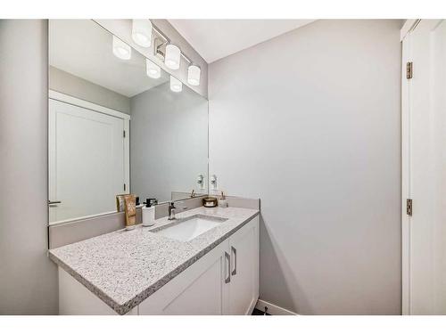 109-150 Shawnee Square Sw, Calgary, AB - Indoor Photo Showing Bathroom