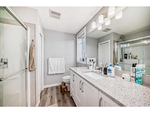 109-150 Shawnee Square Sw, Calgary, AB - Indoor Photo Showing Bathroom