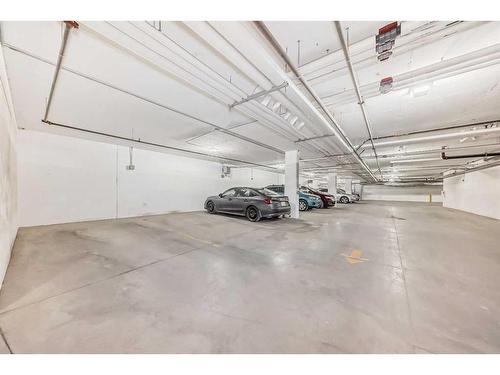 109-150 Shawnee Square Sw, Calgary, AB - Indoor Photo Showing Garage