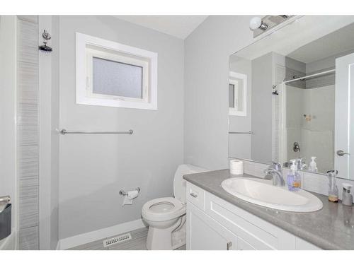 7429 & 7431 106 Street, Edmonton, AB - Indoor Photo Showing Bathroom