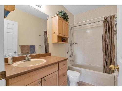 652 East Chestermere Drive, Chestermere, AB - Indoor Photo Showing Bathroom