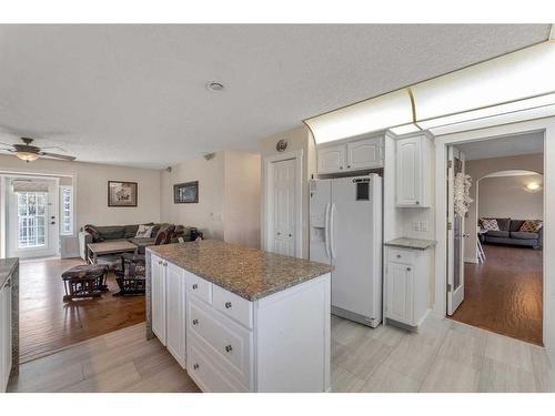 652 East Chestermere Drive, Chestermere, AB - Indoor Photo Showing Kitchen