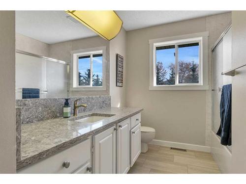 652 East Chestermere Drive, Chestermere, AB - Indoor Photo Showing Bathroom