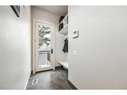 3327 44 Street Sw, Calgary, AB - Indoor Photo Showing Other Room