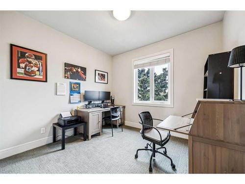 3327 44 Street Sw, Calgary, AB - Indoor