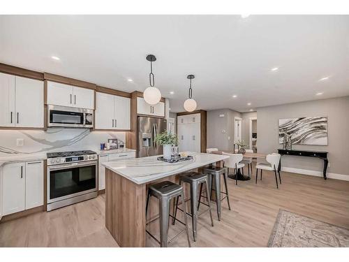 3315 Constable Place Nw, Calgary, AB - Indoor Photo Showing Kitchen With Upgraded Kitchen