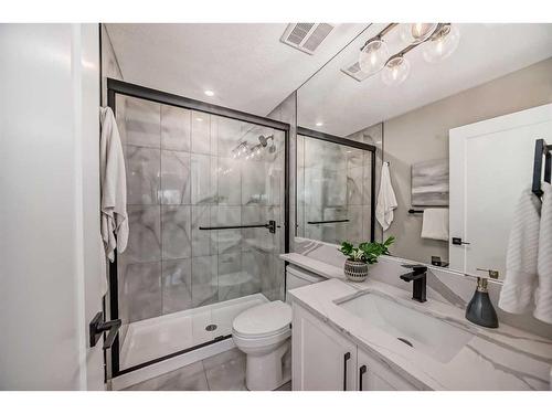 3315 Constable Place Nw, Calgary, AB - Indoor Photo Showing Bathroom