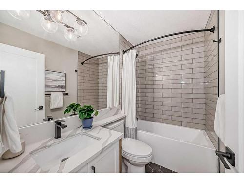 3315 Constable Place Nw, Calgary, AB - Indoor Photo Showing Bathroom