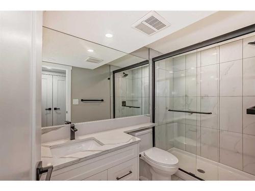 3315 Constable Place Nw, Calgary, AB - Indoor Photo Showing Bathroom