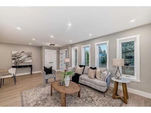 3315 Constable Place Nw, Calgary, AB - Indoor Photo Showing Living Room