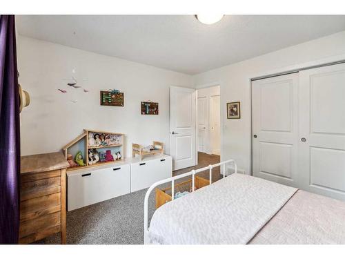 2720 Richmond Road Sw, Calgary, AB - Indoor Photo Showing Bedroom