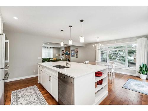 2720 Richmond Road Sw, Calgary, AB - Indoor Photo Showing Kitchen