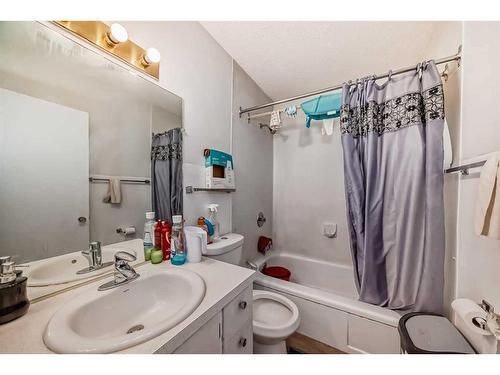 927 Renfrew Drive, Calgary, AB - Indoor Photo Showing Bathroom