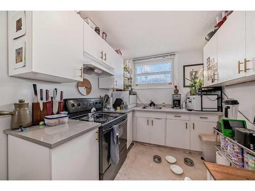 927 Renfrew Drive, Calgary, AB - Indoor Photo Showing Kitchen