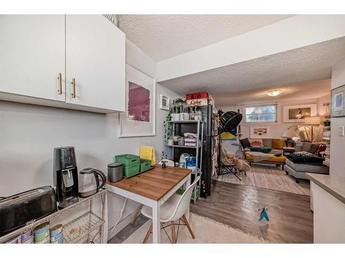 927 Renfrew Drive, Calgary, AB - Indoor