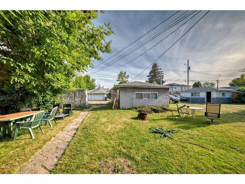 927 Renfrew Drive, Calgary, AB - Outdoor