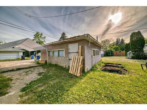 927 Renfrew Drive, Calgary, AB - Outdoor