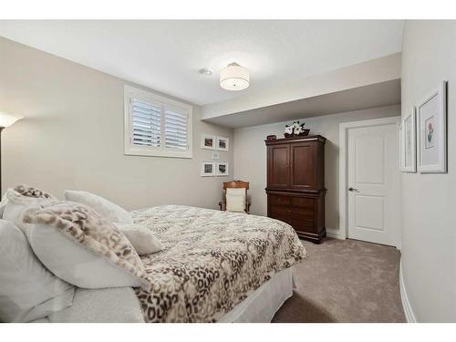 121 Spring Water Close, Heritage Pointe, AB - Indoor Photo Showing Bedroom