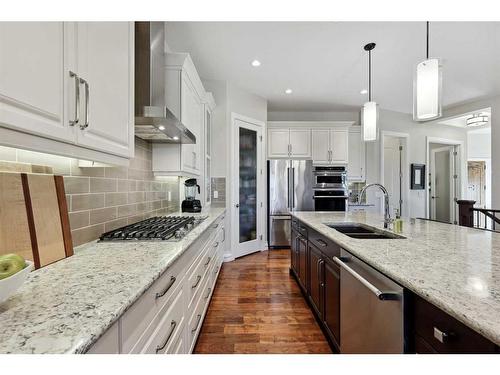 121 Spring Water Close, Heritage Pointe, AB - Indoor Photo Showing Kitchen With Double Sink With Upgraded Kitchen